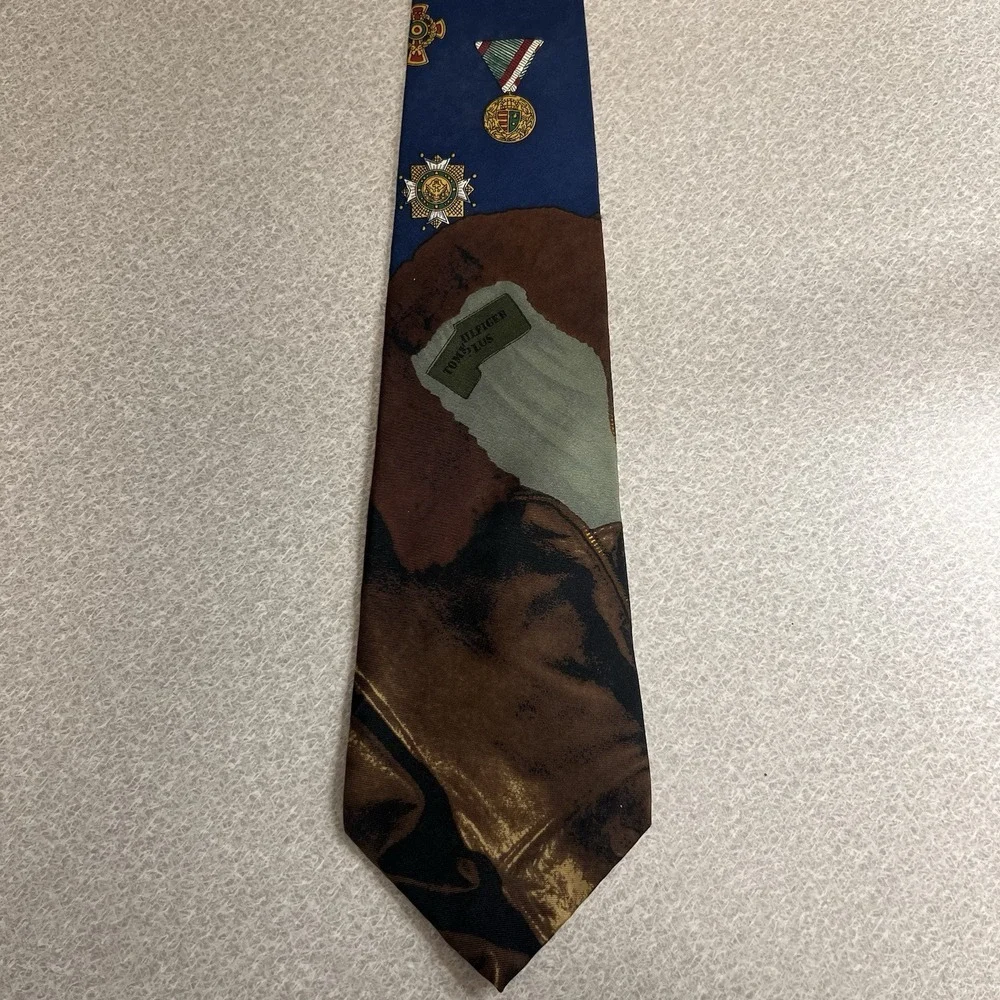 VTG Tommy Hilfiger Necktie Italian Silk Medals Crests Camo USA 3.75 X‎ 56